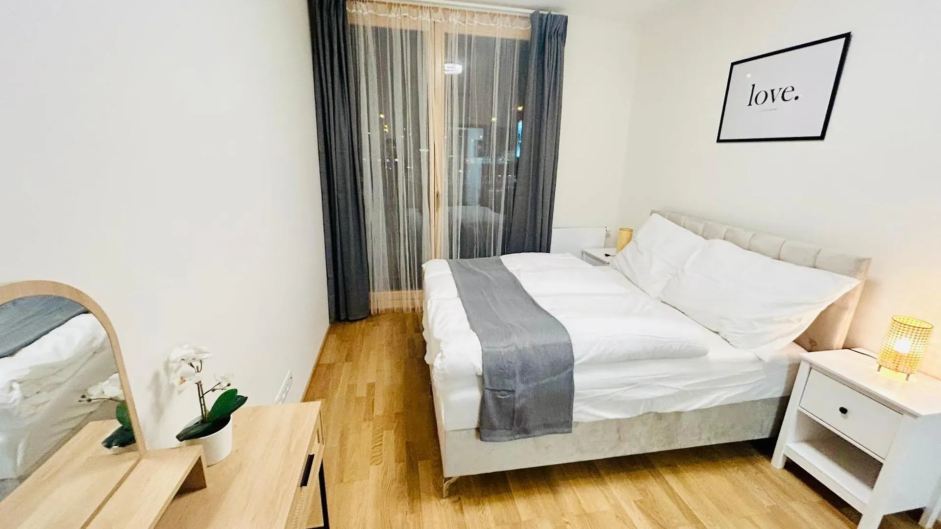 New Luxury Apartmen At Andel Metro Station Prague