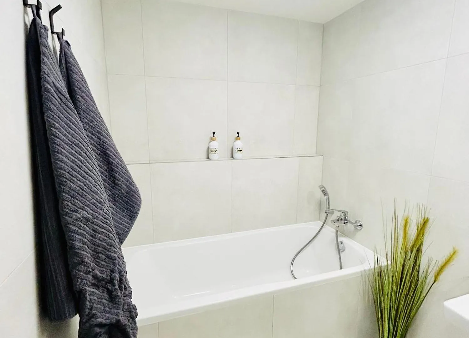 New Luxury Apartmen At Andel Metro Station Prague Apartment
